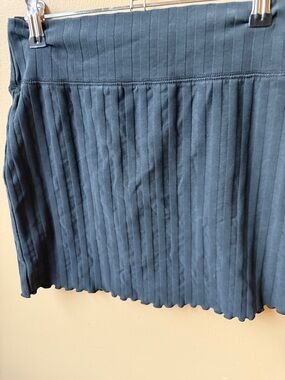 Sunwashed black ribbed skirt.